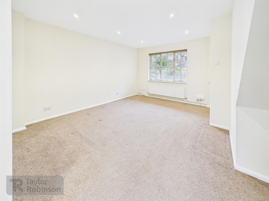 Property photo 3 of 12 Cam02600G0-Pr0735-Still005.Jpg