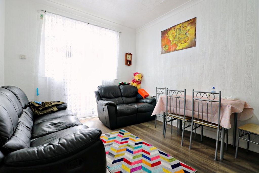 Property photo 3 of 17 Rear Reception Room