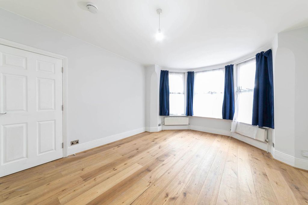 Property photo 3 of 18