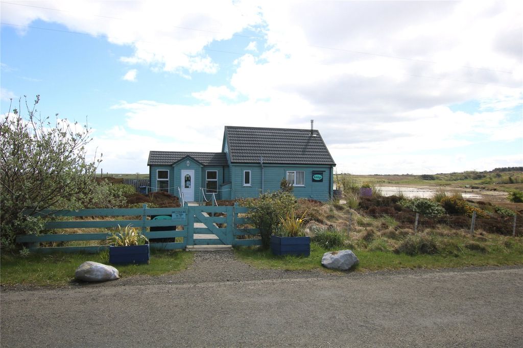 Property photo 1 of 11 Outside