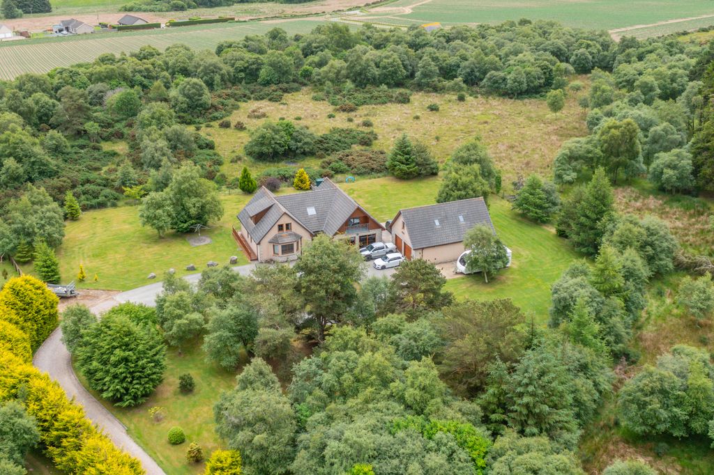 Property photo 2 of 23