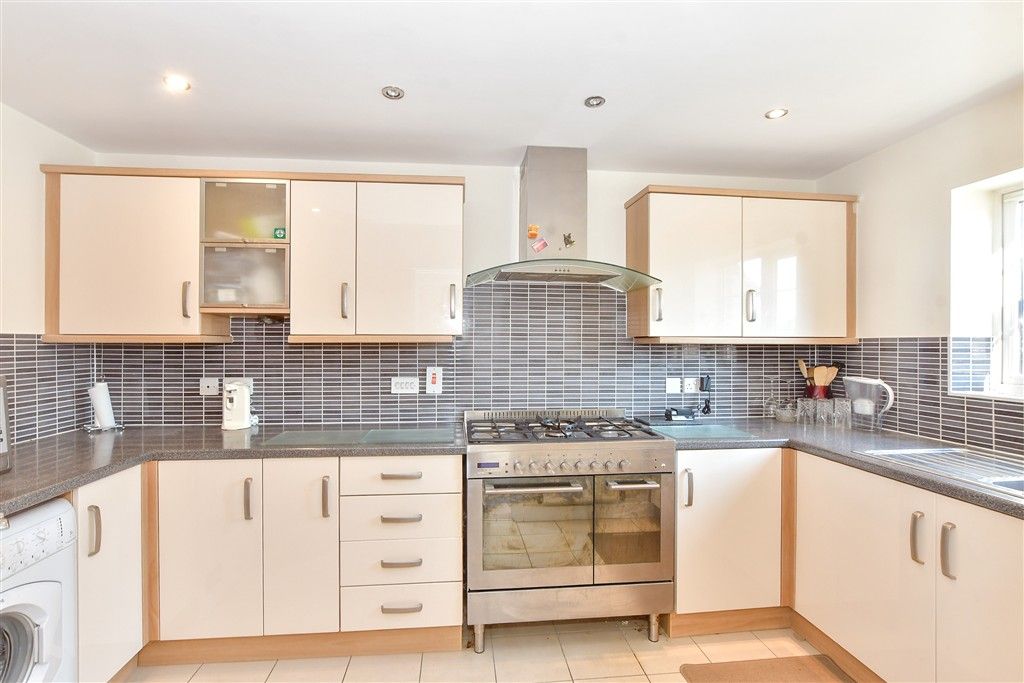 Property photo 3 of 8 Kitchen