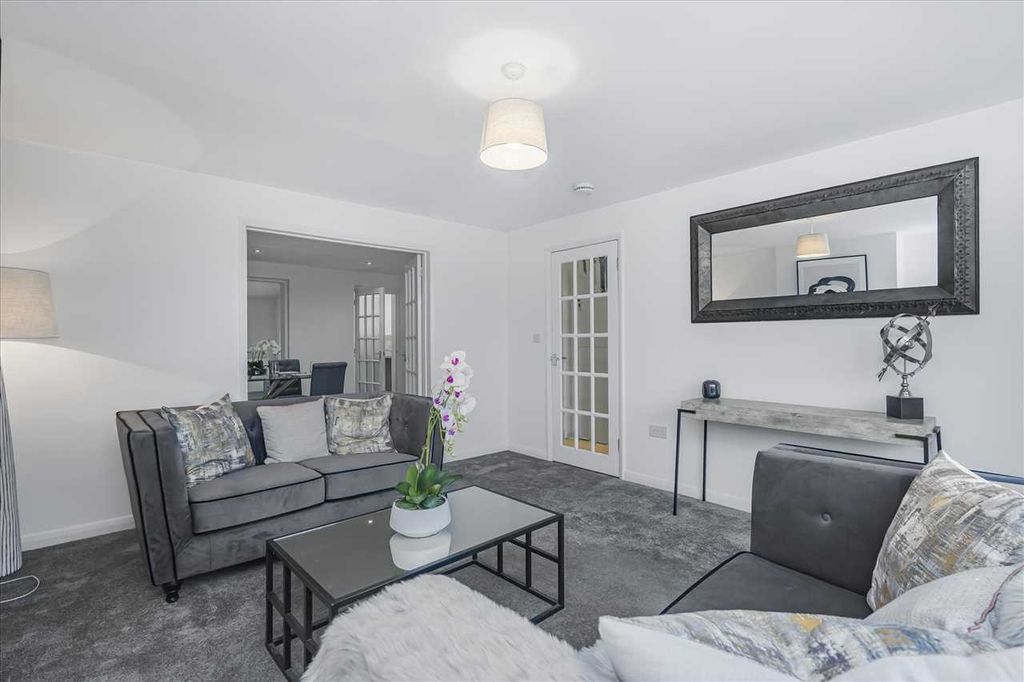 Property photo 3 of 31