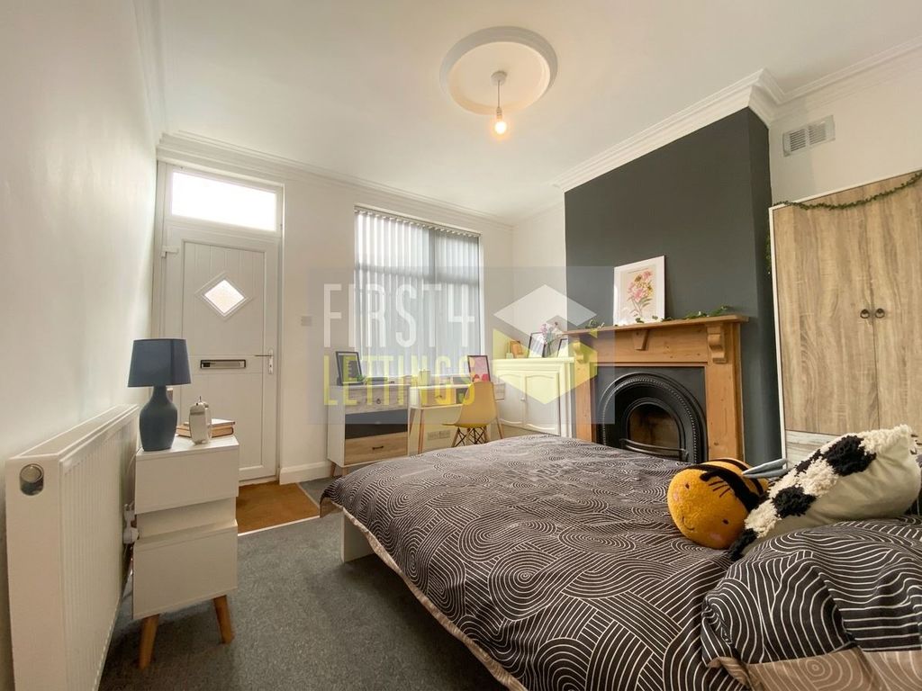 Property photo 1 of 12 Photo 4
