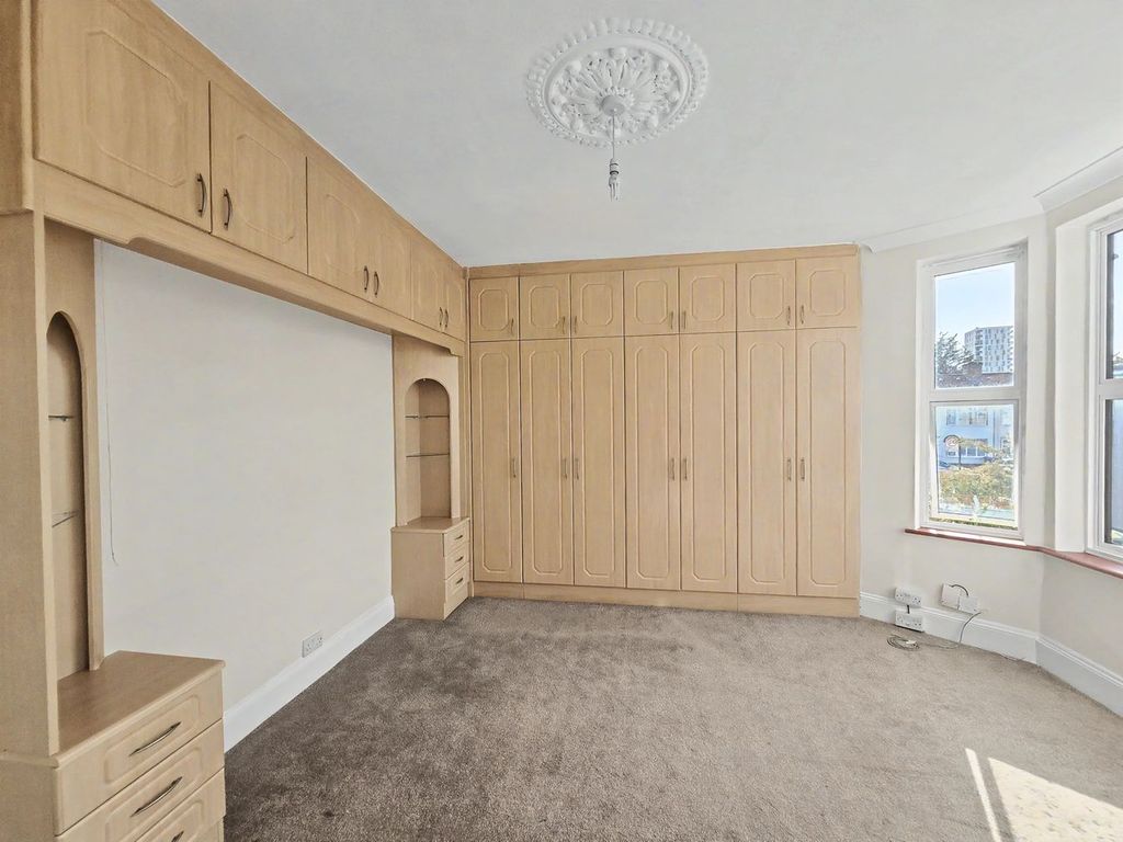 Property photo 2 of 25