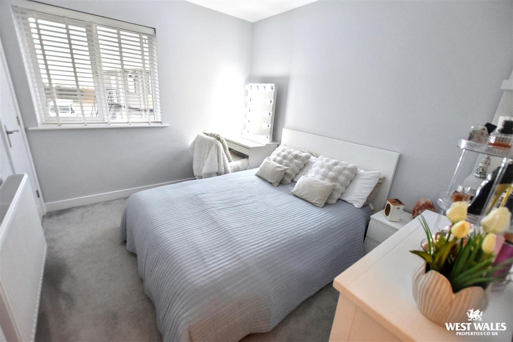 Property photo 3 of 21 12 (20).Jpg