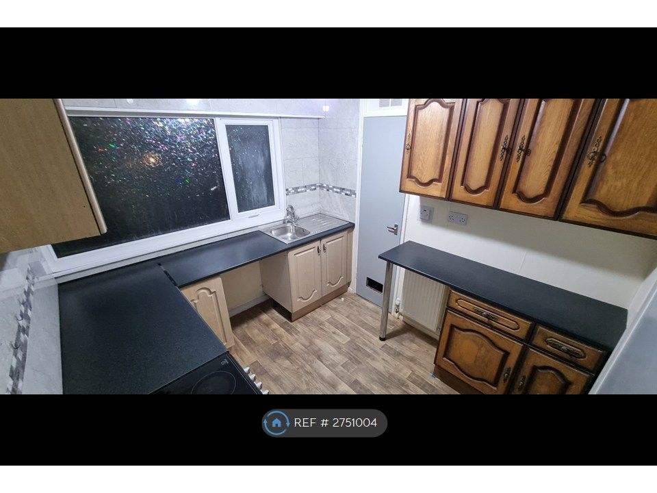 Property photo 2 of 12 Well-Appointed Kitchen