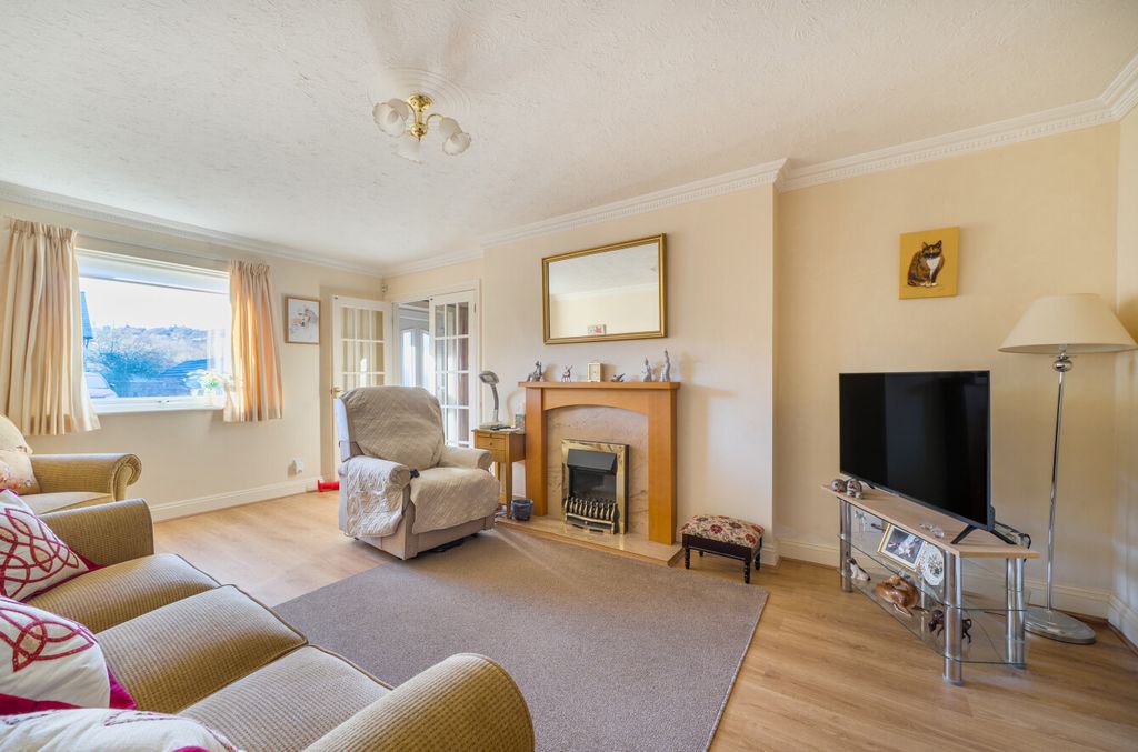 Property photo 2 of 17 1395939-20-695Ba1...