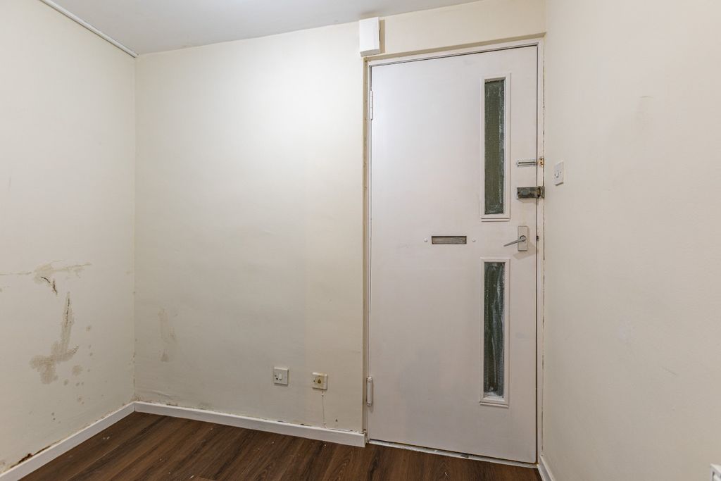 Property photo 2 of 33