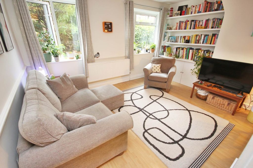 Property photo 2 of 11