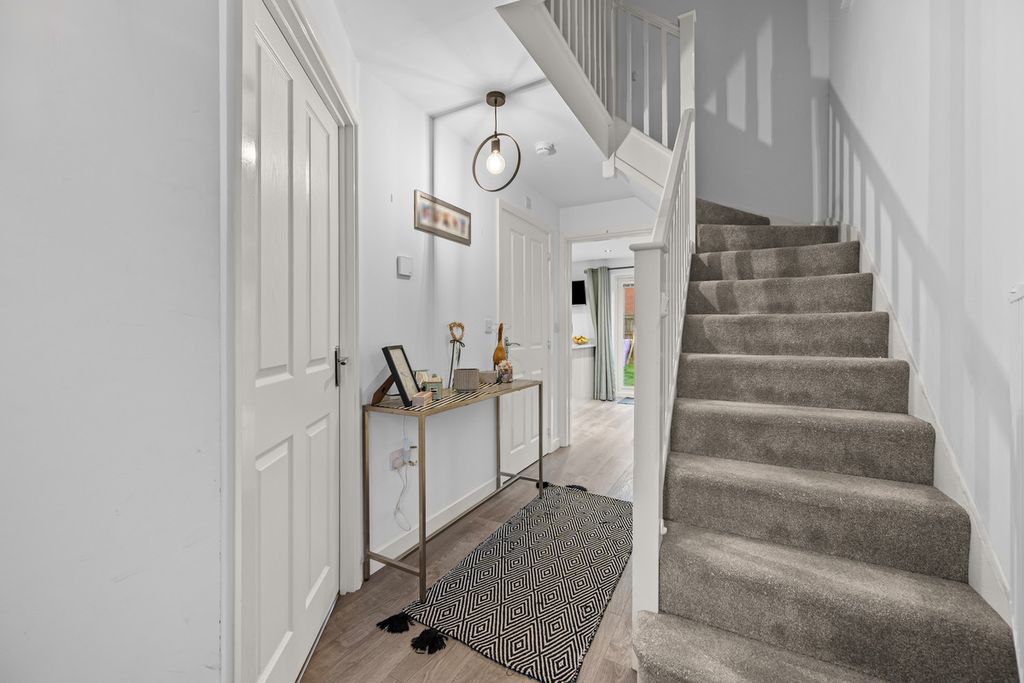 Property photo 3 of 27