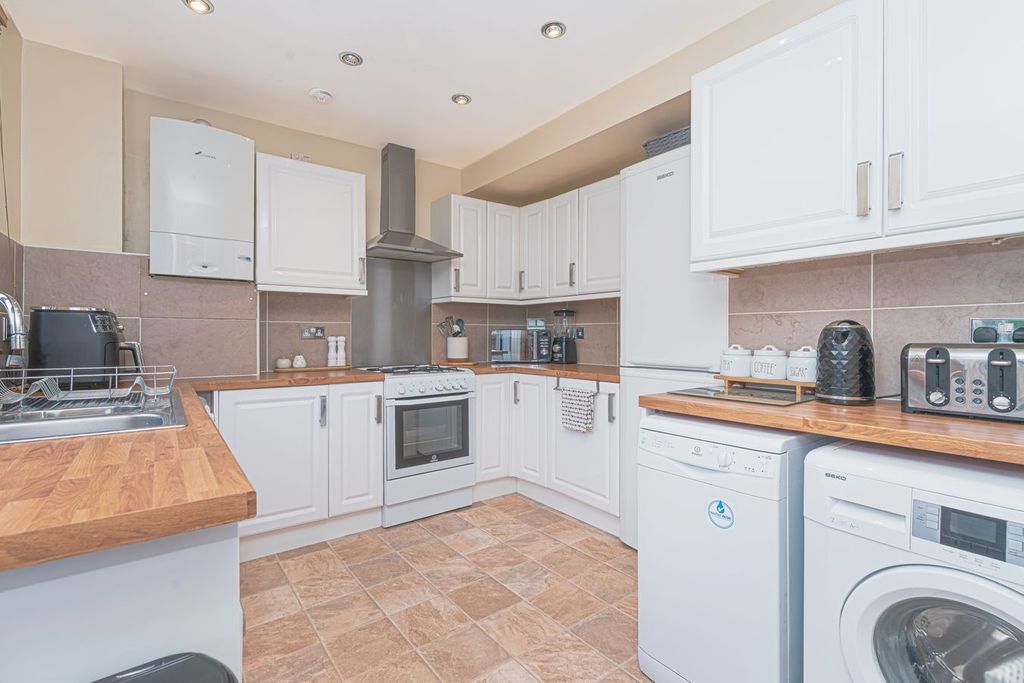 Property photo 2 of 25