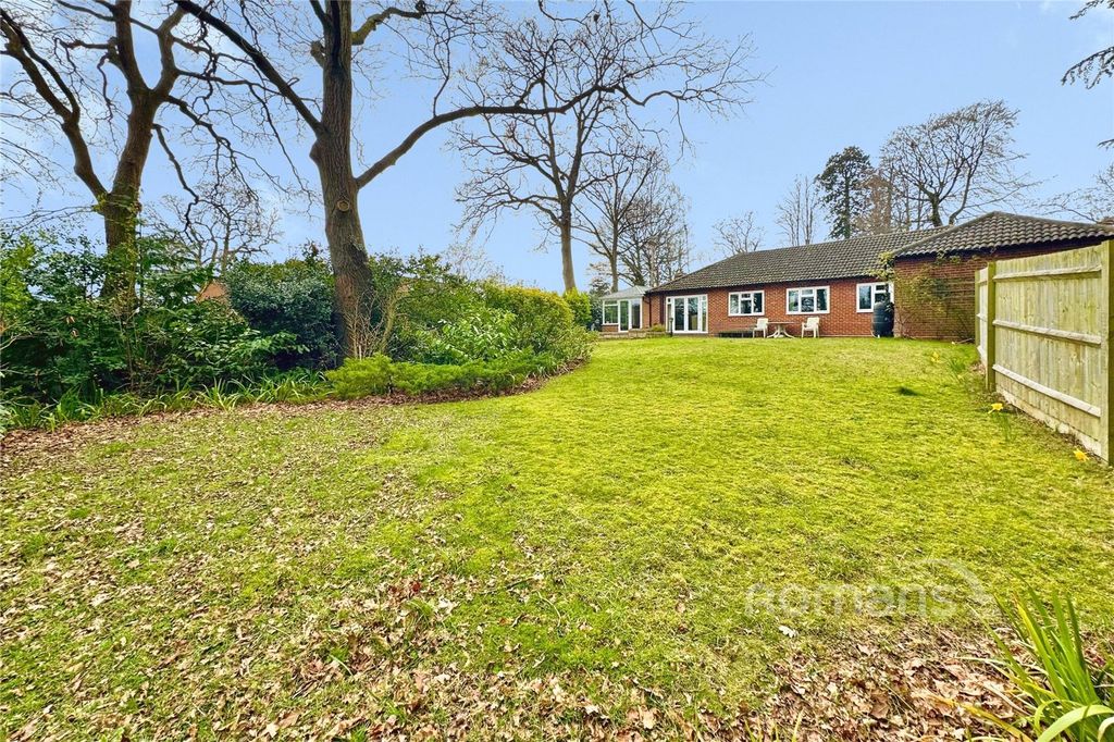 Property photo 2 of 24 Garden