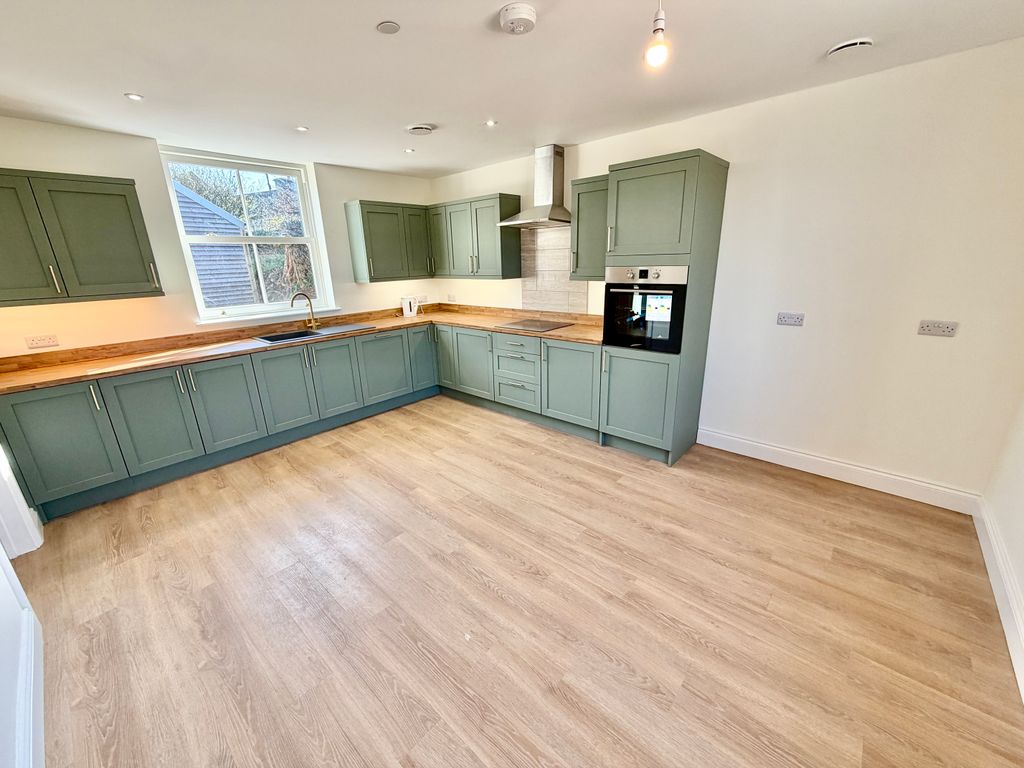 Property photo 3 of 16 Kitchen/Breakfast Room