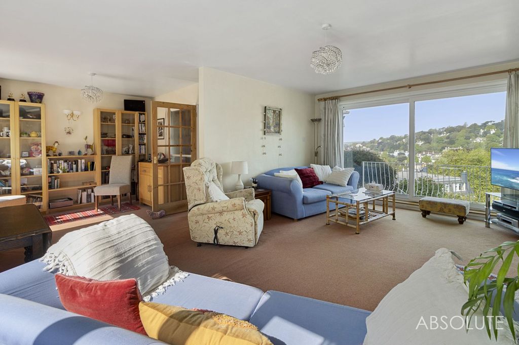 Property photo 2 of 32