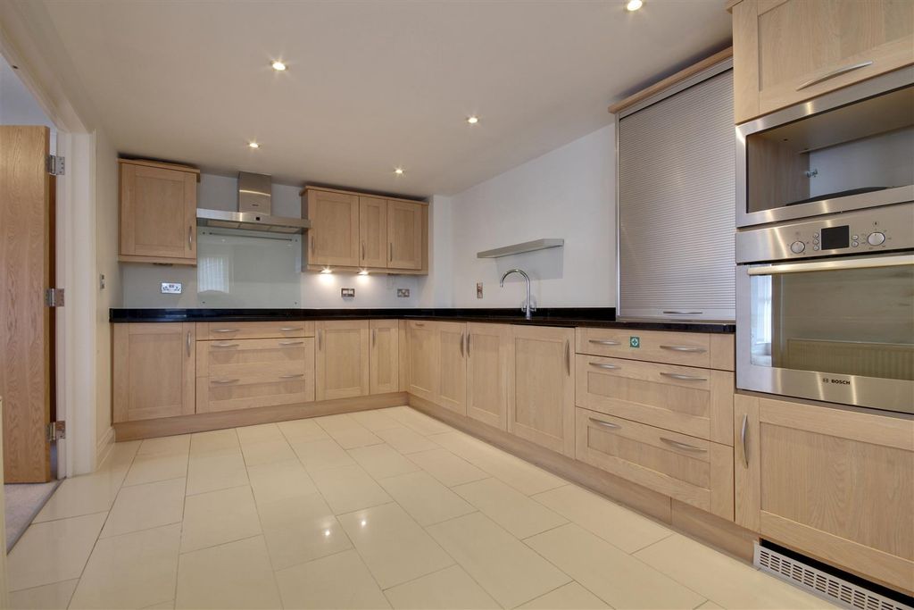 Property photo 2 of 10 Kitchen 2.Jpg