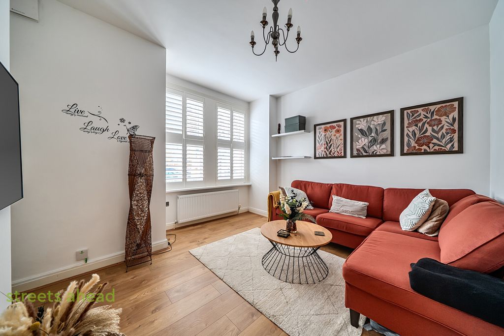 Property photo 1 of 17 644Fc89B-37Da-40F...