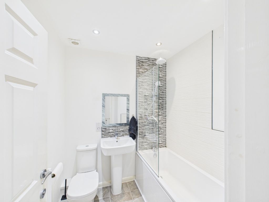 Property photo 2 of 16 4653107