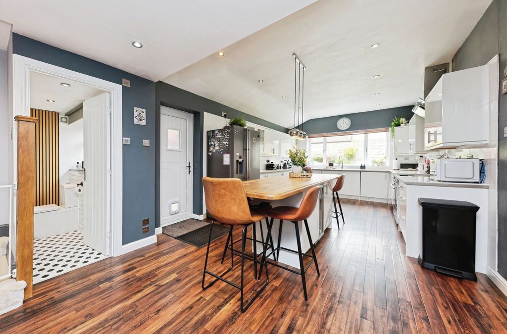 Property photo 3 of 21 Pbox-Img.Jpg