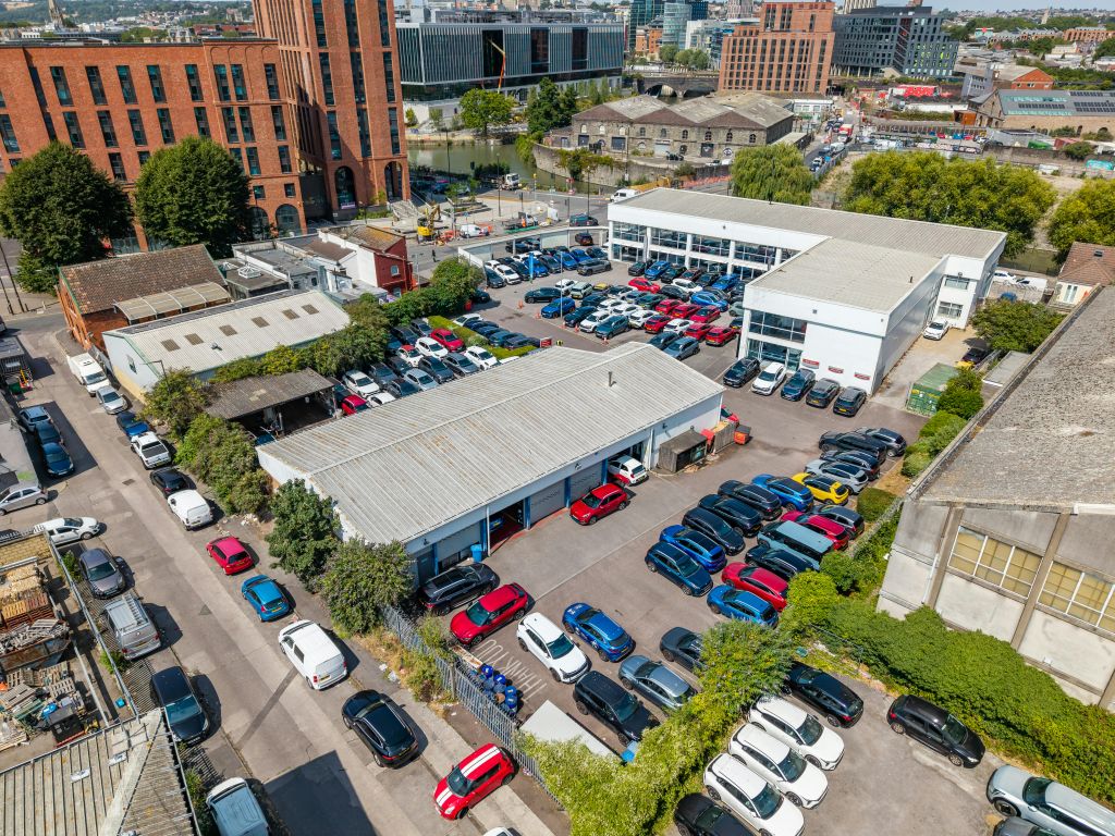 Property photo 2 of 13 Kia - Bristol-20.Jpg