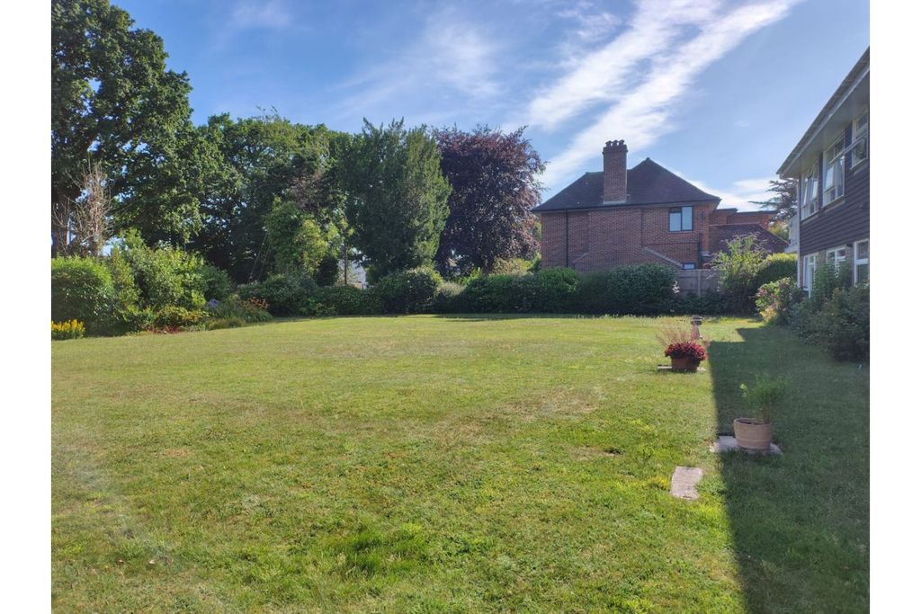 Property photo 2 of 14 Gardens