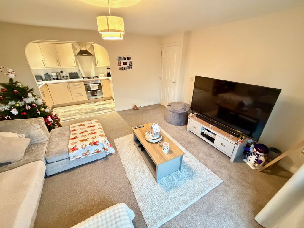 Property photo 2 of 8