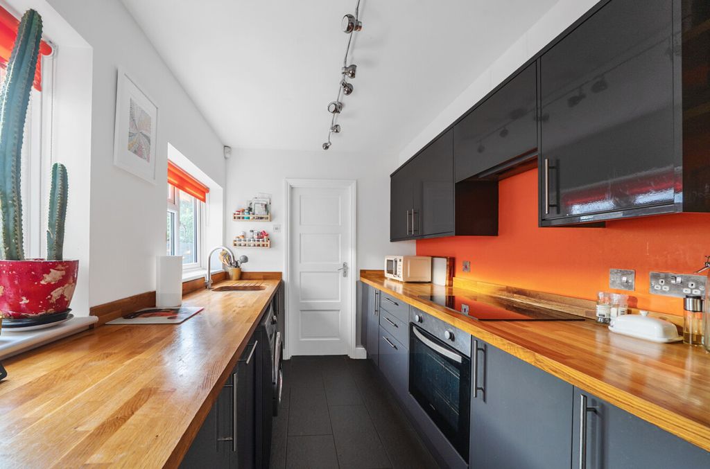 Property photo 3 of 17 1371611-6-690B679...