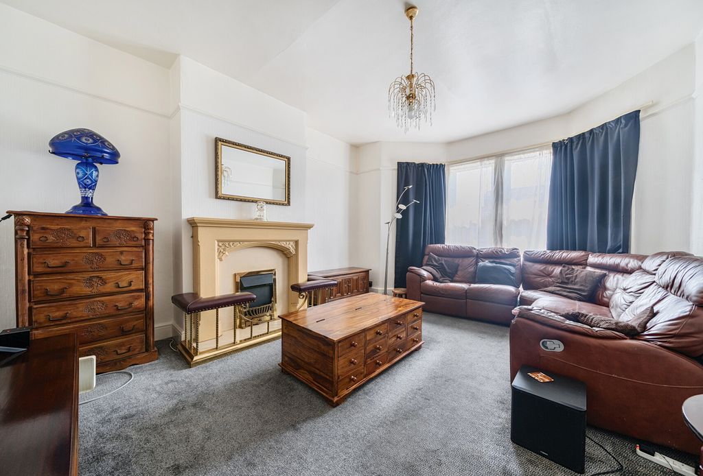 Property photo 2 of 8 1304743-4-6842F2A...