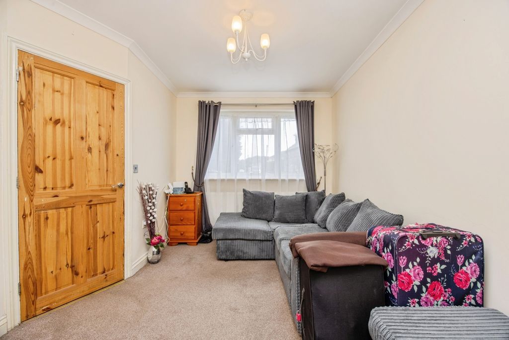 Property photo 2 of 16 Photo
