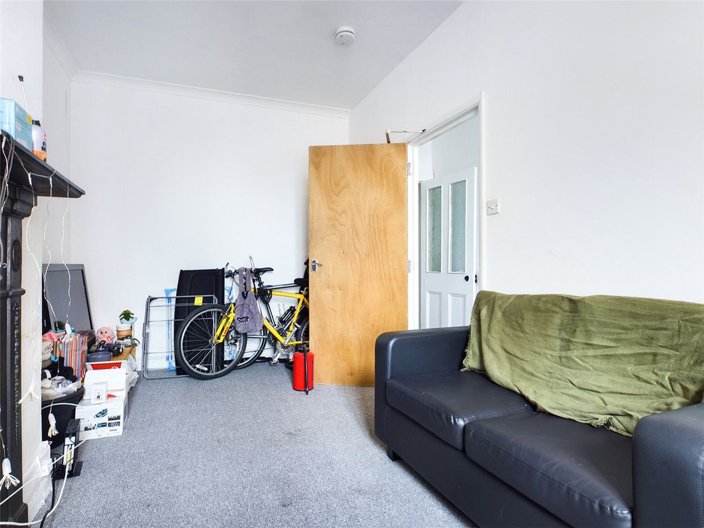 Property photo 2 of 13 Lounge