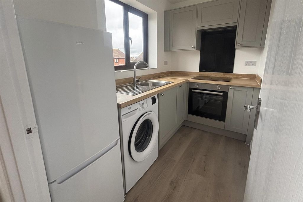 Property photo 3 of 6 Df53F91B-dc20-4156-9032-A8c4F22Bbca2.Jpeg