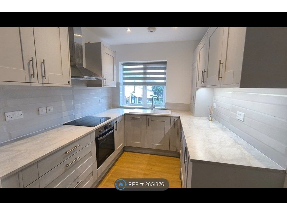 Property photo 1 of 13 Modern Fitted Kitchen