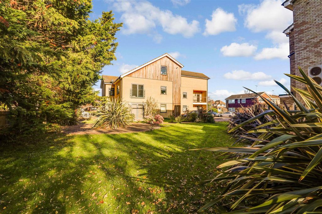 Property photo 1 of 18