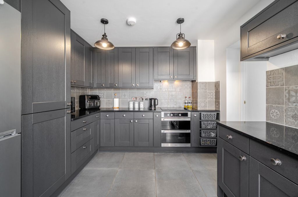 Property photo 3 of 21 1438485-18-69d506...