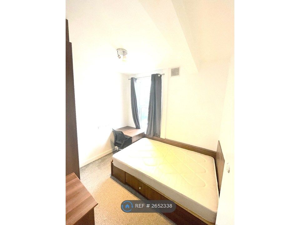 Property photo 2 of 5 Bedroom