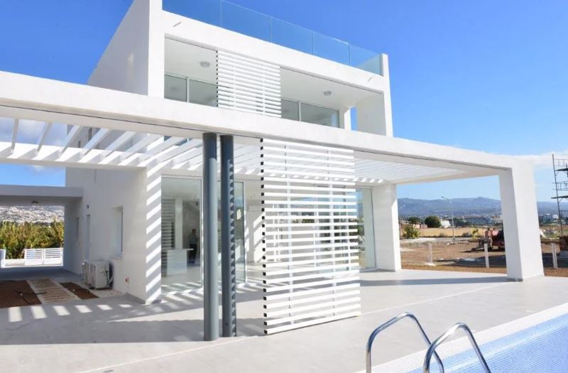 Property photo 2 of 12 Veranda View Artist