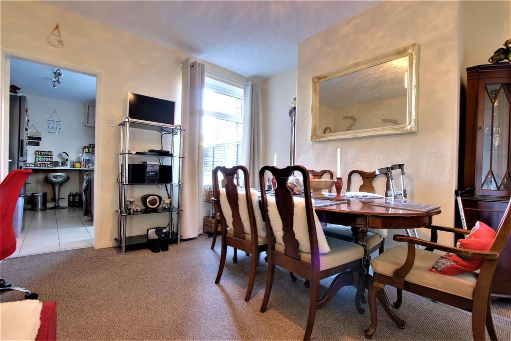 Property photo 3 of 8 Dining Room