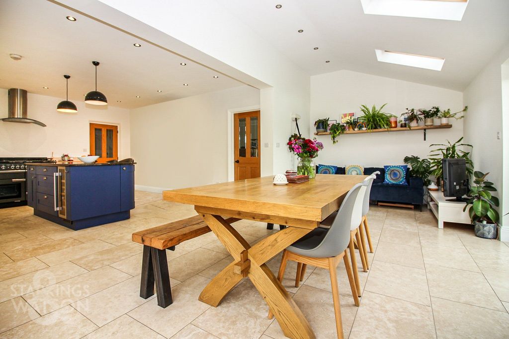 Property photo 3 of 25