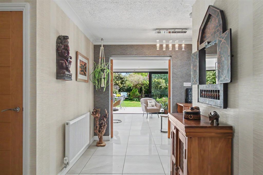 Property photo 2 of 39 Entrance Hall