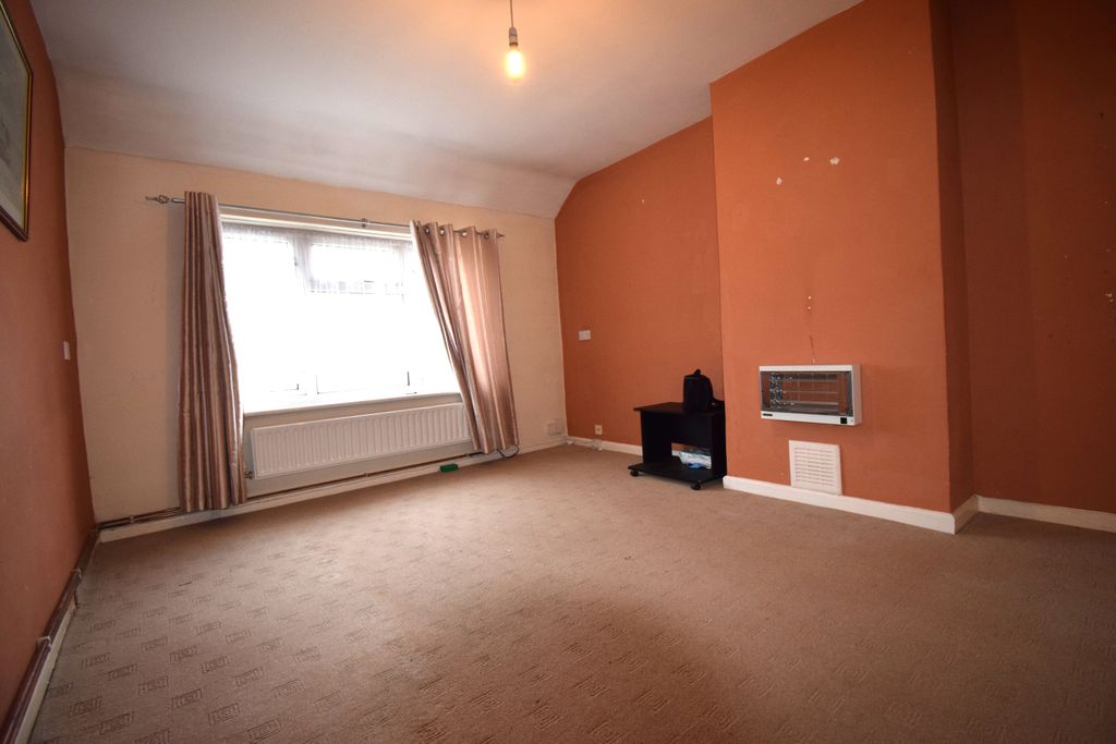 Property photo 1 of 10 One Bedroom First Floor Flat Ideal For Working Families - £1450