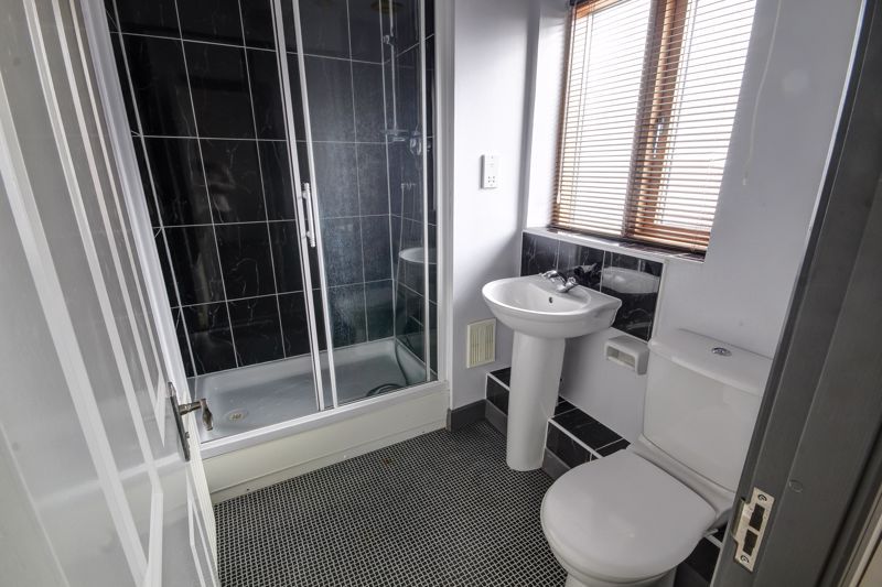 Property photo 3 of 8 En-Suite