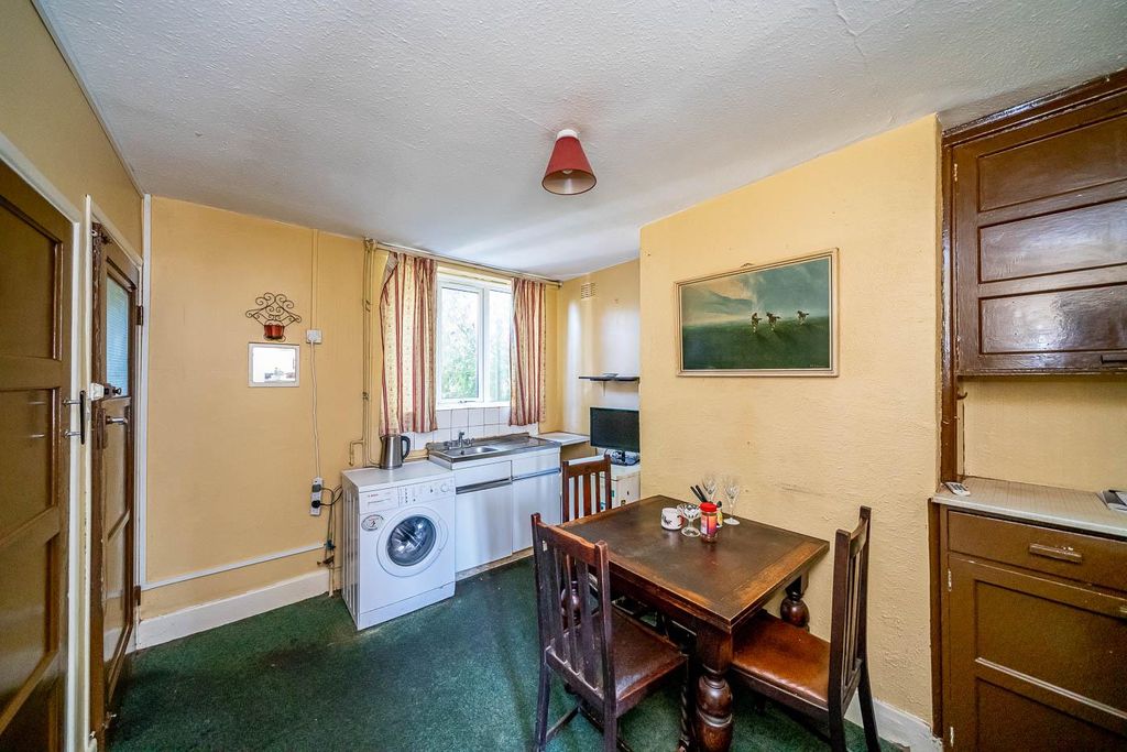 Property photo 3 of 34 Webbs Estate Agents-5.Jpg