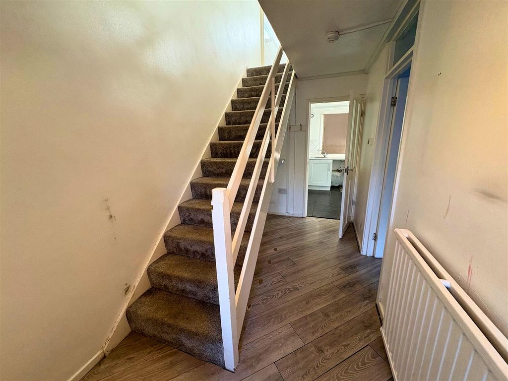 Property photo 2 of 21 Entrance Hallway