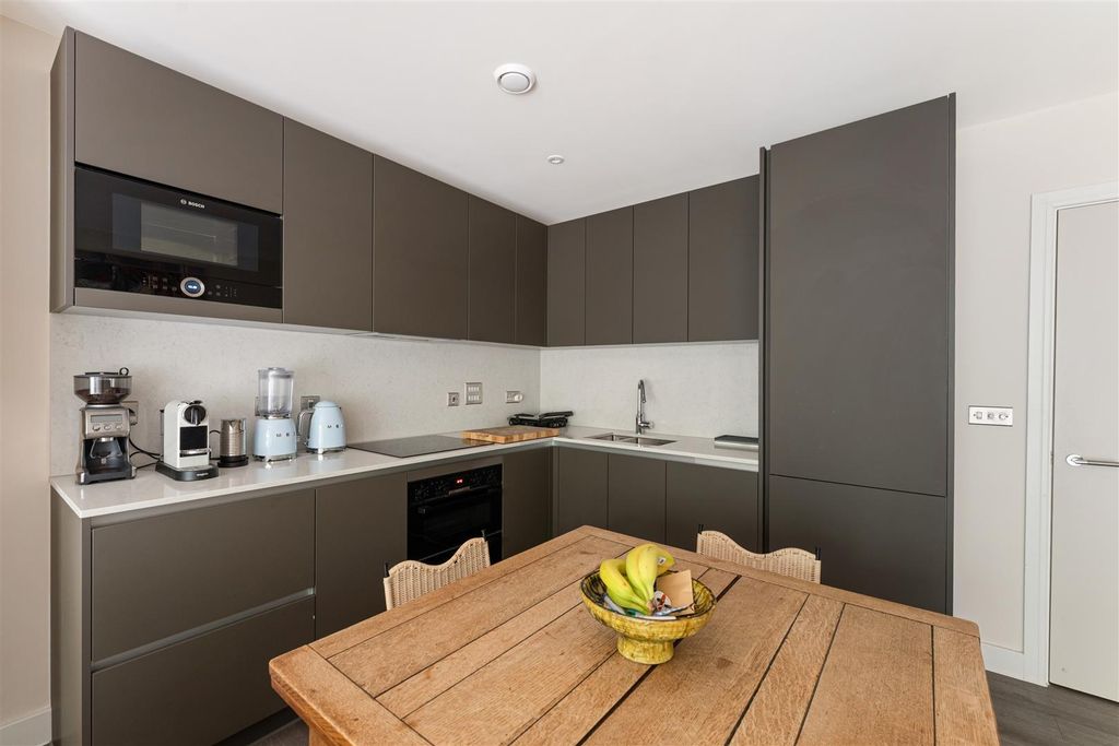 Property photo 3 of 47 Bevenden Street, N1