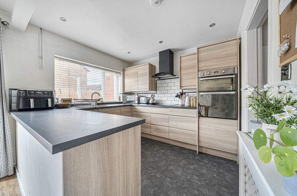 Property photo 3 of 24 1359266-16-68d297E852d42