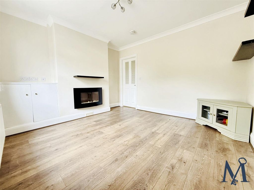 Property photo 3 of 14 Living Room