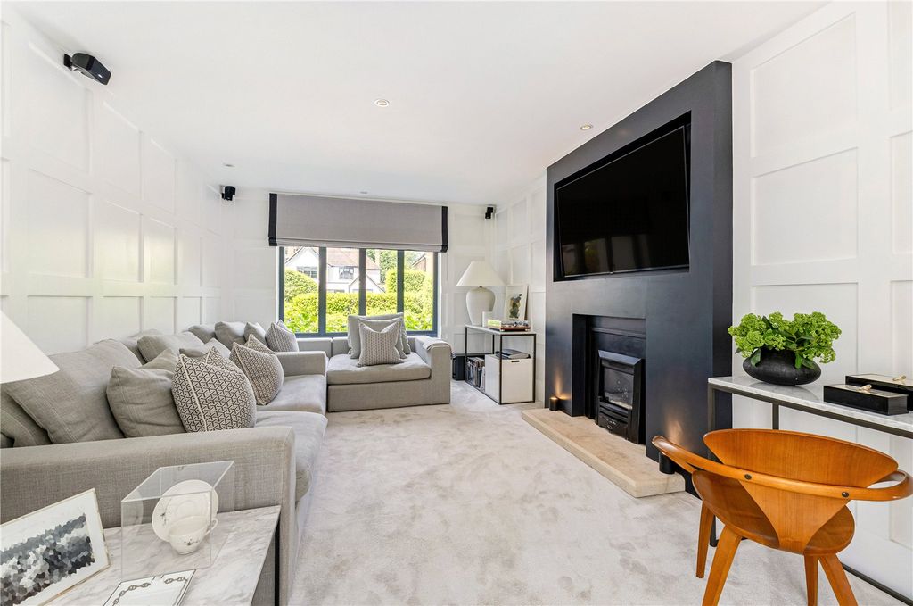 Property photo 3 of 22 Sitting Room
