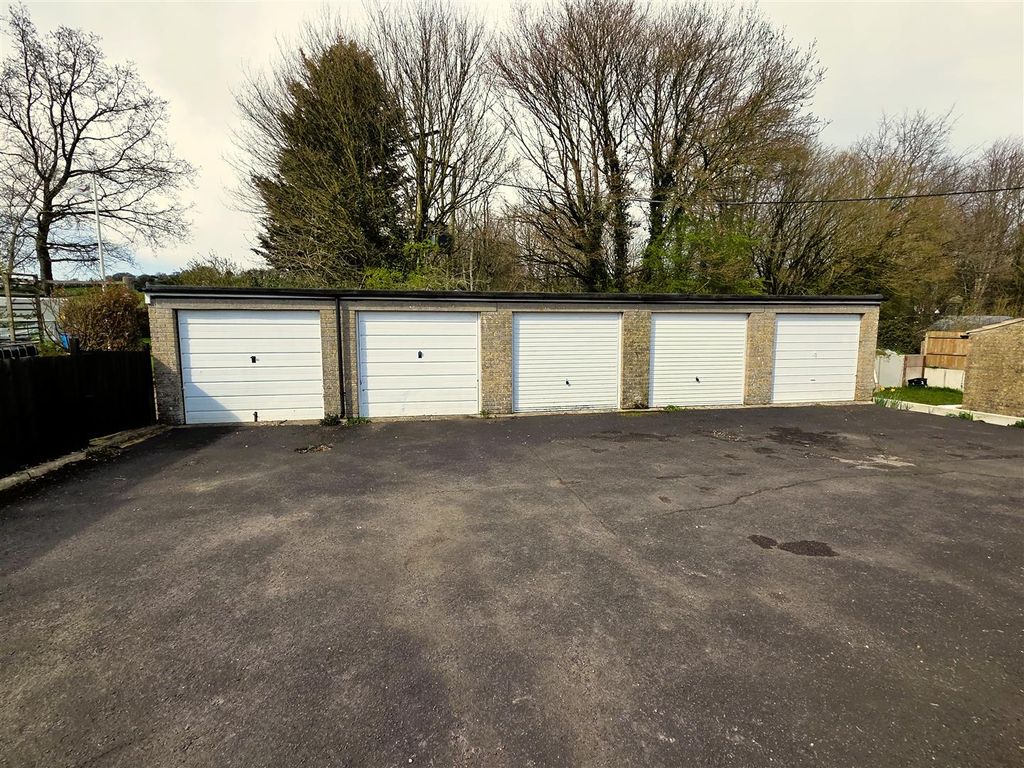 Property photo 1 of 5 Garages At Yew Tree - Main.Jpg