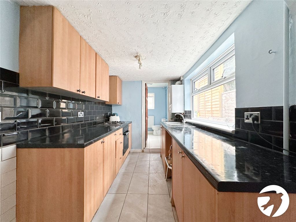 Property photo 2 of 11 Kitchen