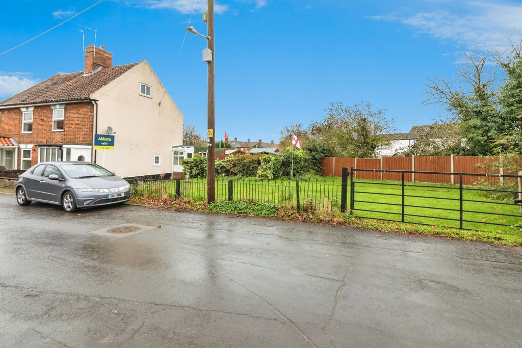 Property photo 2 of 18 Front